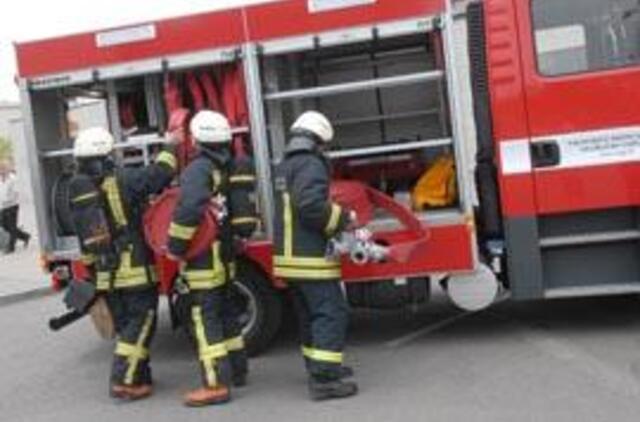 Apklausa: patikimiausi - ugniagesiai, nepatikimiausi - tautos išrinktieji