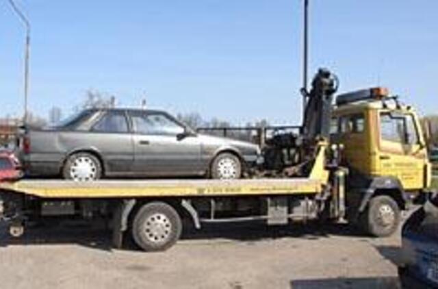 Priverstinis automobilio nutempimas: teisėjai taiso Seimo nesąmones