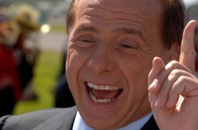 S. Berlusconi į politikes vėl renka topmodelius