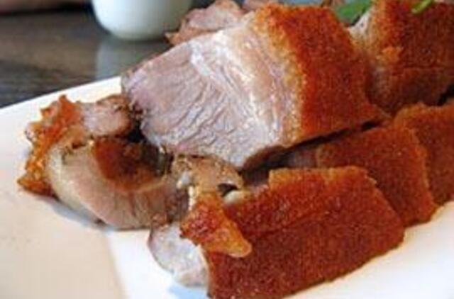 Tyrimas: žmonės per krizę valgo kaloringesnį maistą