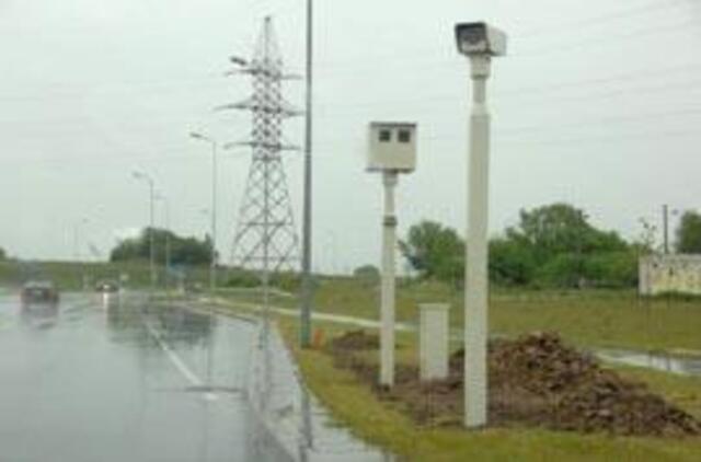 Gausėja greičio matuoklių armija