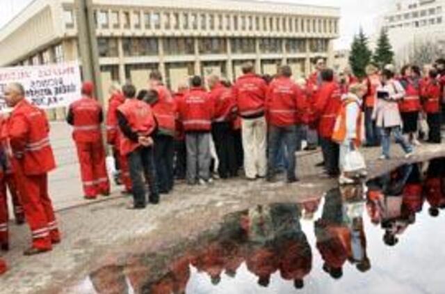 Prie Seimo piketuojantys medikai reikalauja ministrų atsistatydinimo