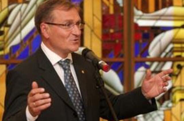 A. Čaplikas perspėja vaistų gamintojus ir vaistines nesidangstyti didėsiančiu PVM vaistams