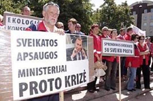 Į medikų mitingą - pavieniui 