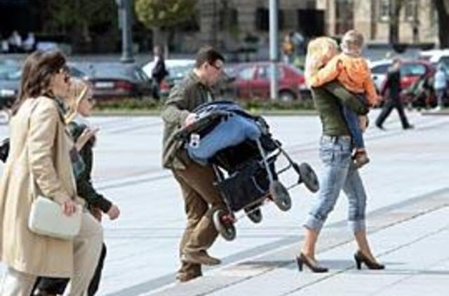 Vaikų gerovė - ant taupymo aukuro