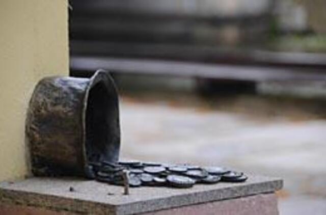 Toliau niokojamos miesto puošmenos