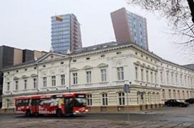 Valdininkų kariauna sudeda ginklus