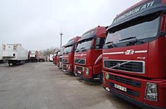 Kaltė dėl eilių - ir uostui, ir politikams