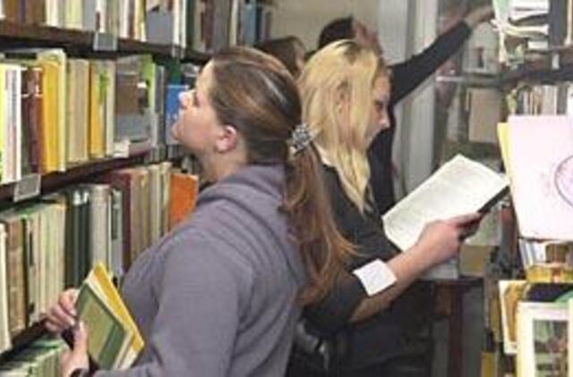 Bibliotekų optimizavimas: kentės ir skaitytojai, ir darbuotojai