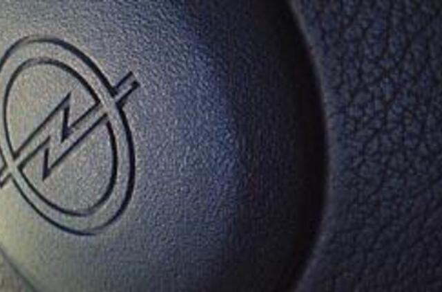 "Opel" galvosūkis padvelkė šaltuoju karu