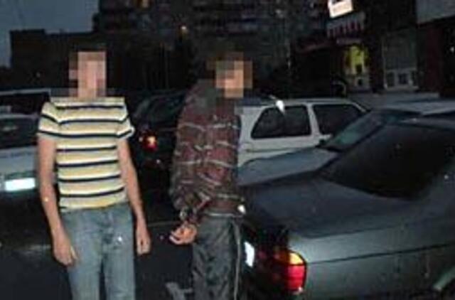 Tėvas ir sūnus tapo taikiniu