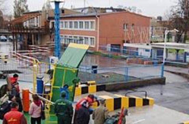 Uosto direkcija statysis pastatą