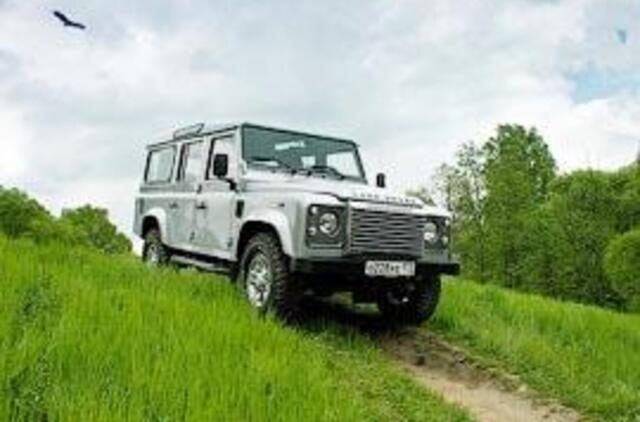 Legendinis "Land Rover Defender" sulauks naujos kartos
