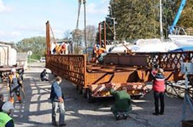 Tiltelis išgabentas su triukšmu