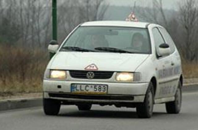 Už kelių karius - pinklės vairavimo mokykloms