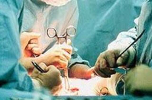 Vyrui iškart persodinta širdis ir plaučiai