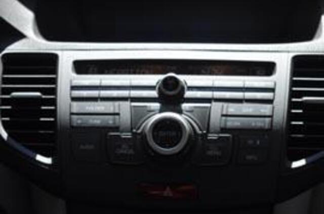 Spalį lizingu įsigyta 85 proc. mažiau automobilių nei prieš metus