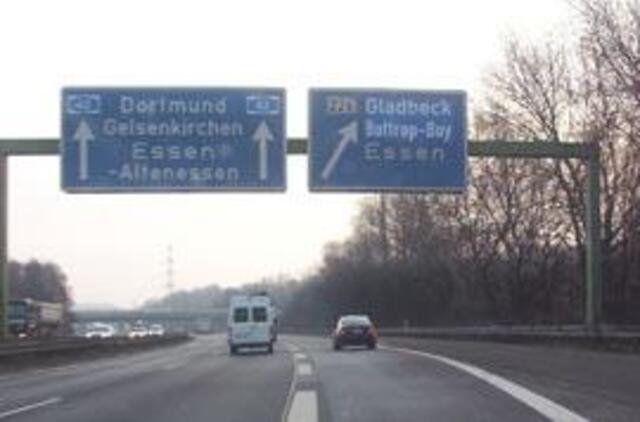 Devynių vietų mikroautobusu važiavo 22 rumunai