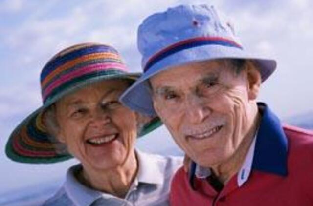 Vyresni žmonės labiau moka būti laimingi