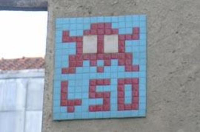 Seimas paliko 450 litų valstybės politikų, teisėjų, valstybės tarnautojų algos bazinį dydį