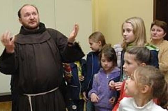 Vaikų sukurtose prakartėlėse jau užgimė kūdikėlis Jėzus