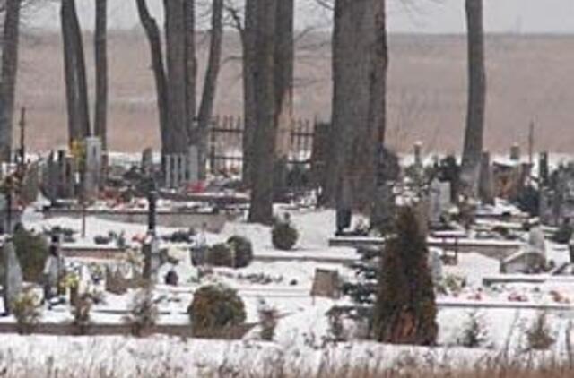 Slengių kapinės prarado ramybę