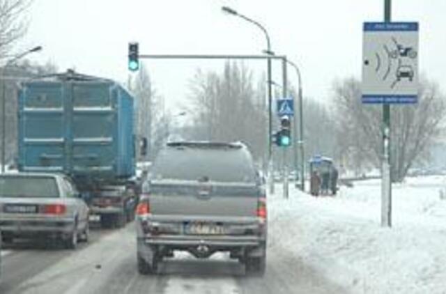 Perspėjimai greituoliams jau sugrįžo