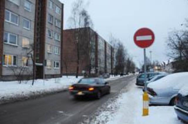 Siekiama griežčiausių baudų eismo taisykles pažeidinėjantiems vairuotojams
