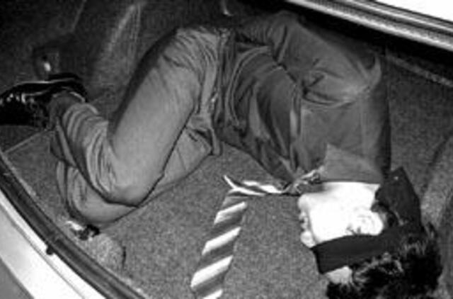 Žmonių grobikus masina aukų turtai