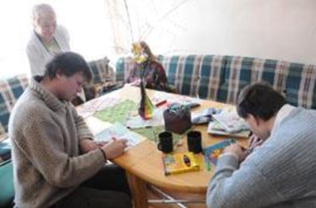 Neįgaliesiems privertos durys į visuomenę