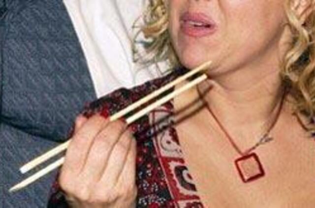 Žiniasklaida: vienkartiniai pagaliukai, kuriais valgo kinai, kenkia sveikatai