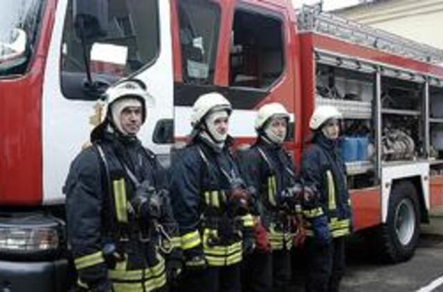 Apklausa: patikimiausi - ugniagesiai, nepatikimiausi - tautos išrinktieji