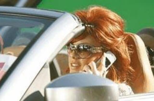 Britų mokslininkai paaukos 30 metų mobiliųjų telefonų poveikiui sveikatai tirti