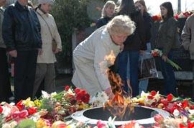 "Taikos maršui" - raudona šviesa