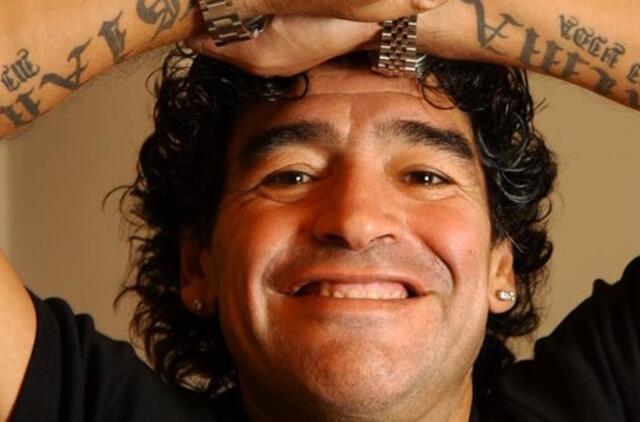D. Maradona automobiliu pervažiavo žurnalisto koją