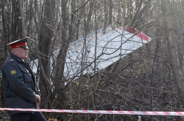 Lenkijos prezidento lėktuvo tragedijos priežastis galėjo būti masinis naudojimasis mobiliaisiais telefonais