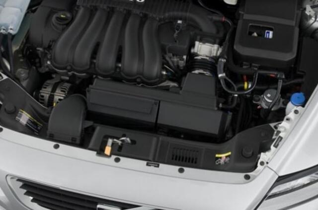 "Volvo" varikliai dėl gedimo gali netikėtai pagreitinti automobilį