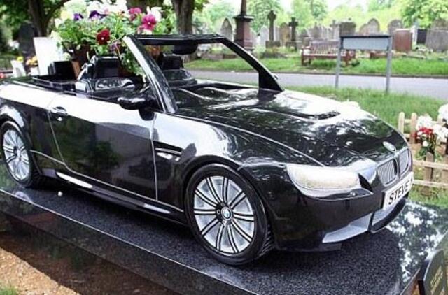 BMW - ir kapinėse BMW