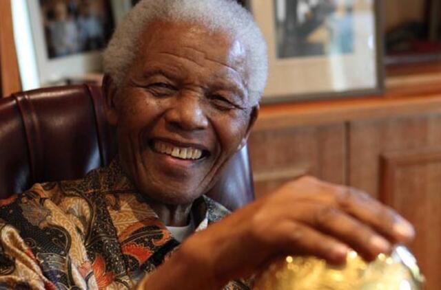 N. Mandela - vėl su pasaulio futbolo čempionų taure