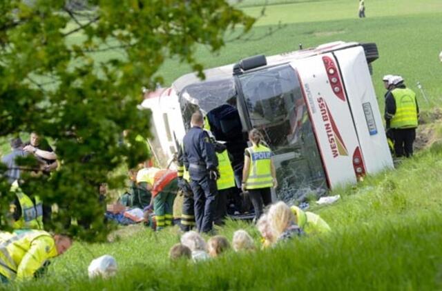 Švedija: apvirtus autobusui, vienas žmogus žuvo, 14 sužeista