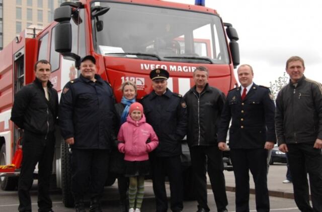 Ugniagesiai švenčia su miestiečiais