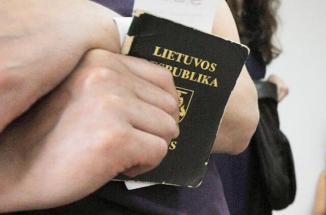 Keisdami pavardes žmonės ir džiaugiasi, ir piktinasi