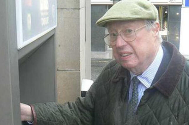 Škotijoje mirė bankomato išradėjas