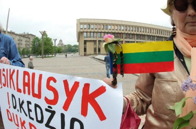 Prie Seimo D. Kedžio rėmėjai reikalavo apginti jo dukrelės teises