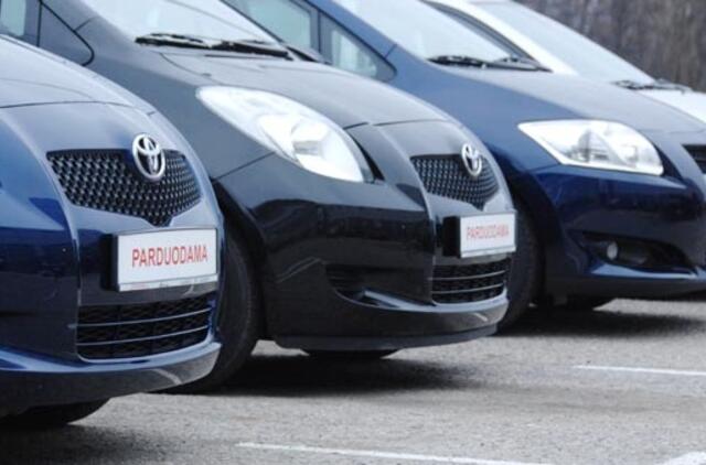 Balandį naujų automobilių lizingo rinka smuko beveik trečdaliu