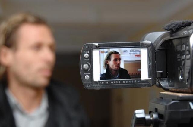 Seimo nutarimu siūloma kreiptis į KT dėl A. Sacharuko ir L. Karaliaus veiksmų