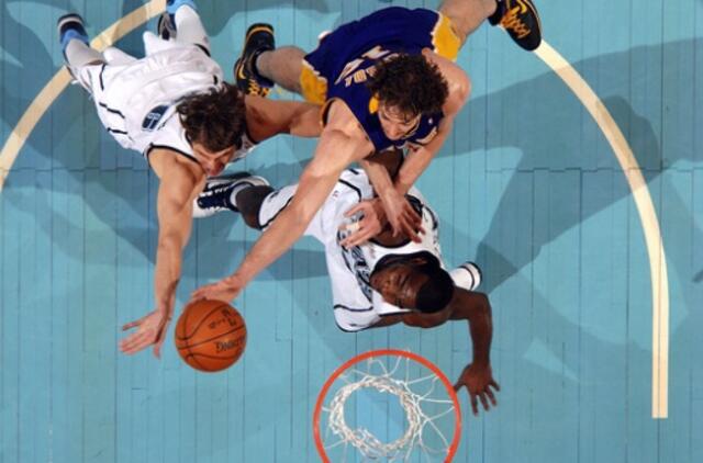 "Magic" ir "Lakers" iškovojo trečiąsias pergales konferencijų pusfinaliuose