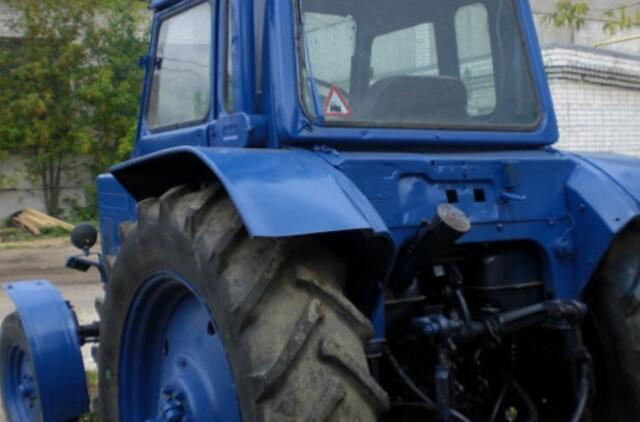 Atominę elektrinę saugantiems pasieniečiams įkliuvo girtas traktorininkas