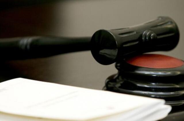 Ūkininkas su dukra dėl neteisėtai gautų motinystės pašalpų stos prieš teismą