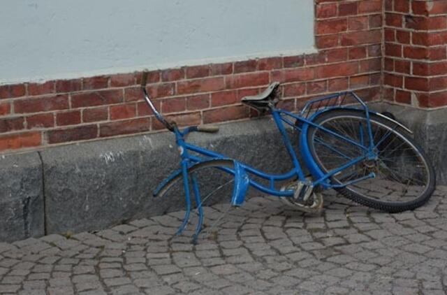 Per miestą – su lavonu ant priekinio stiklo